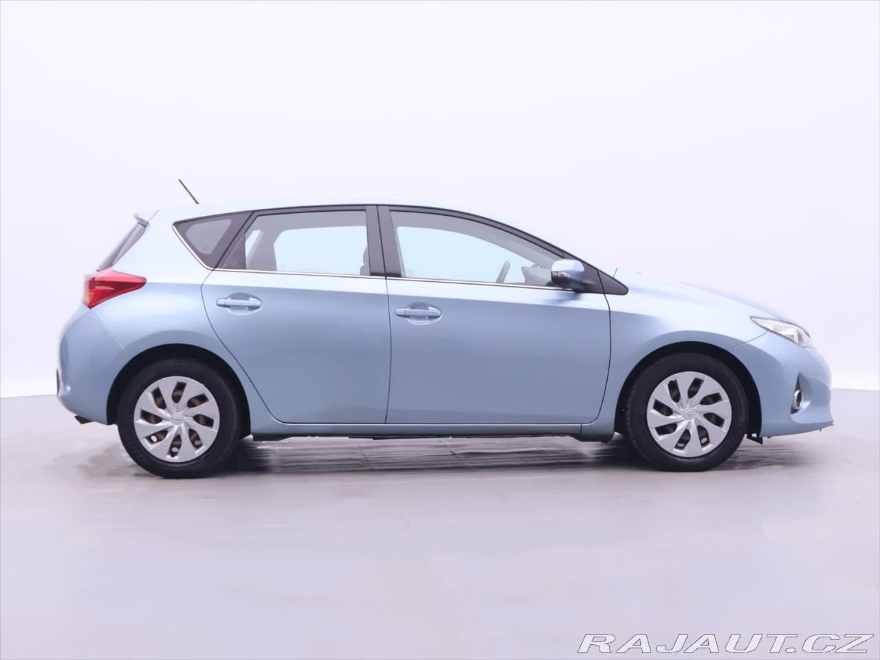 2013 Toyota Auris - 8