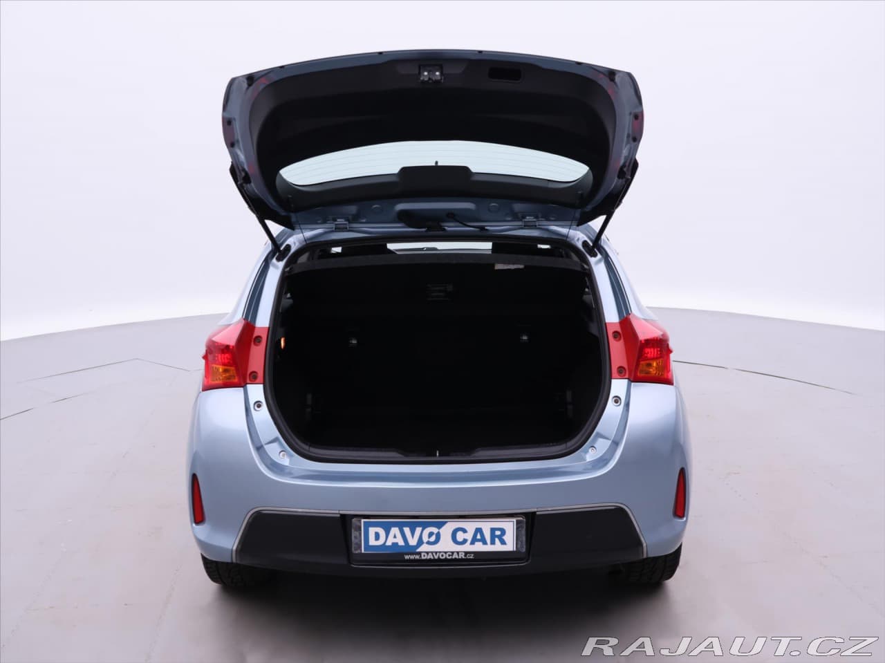 2013 Toyota Auris - 9