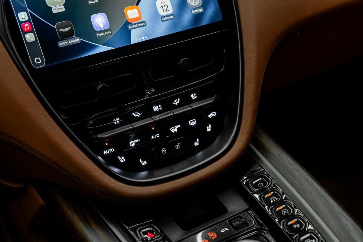 2020 Aston Martin Ostatní - 11