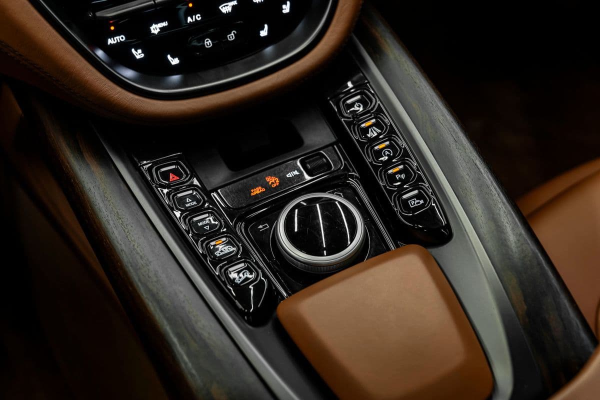 2020 Aston Martin Ostatní - 12