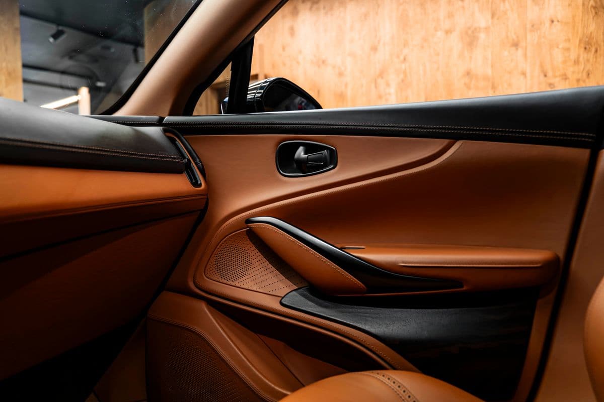 2020 Aston Martin Ostatní - 13