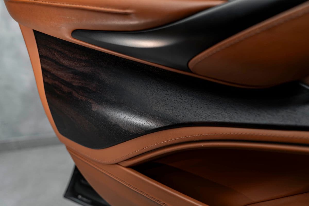 2020 Aston Martin Ostatní - 14