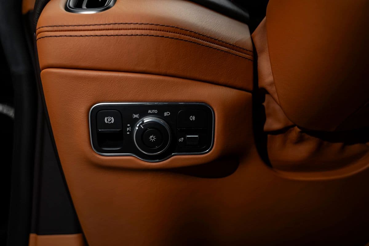 2020 Aston Martin Ostatní - 15