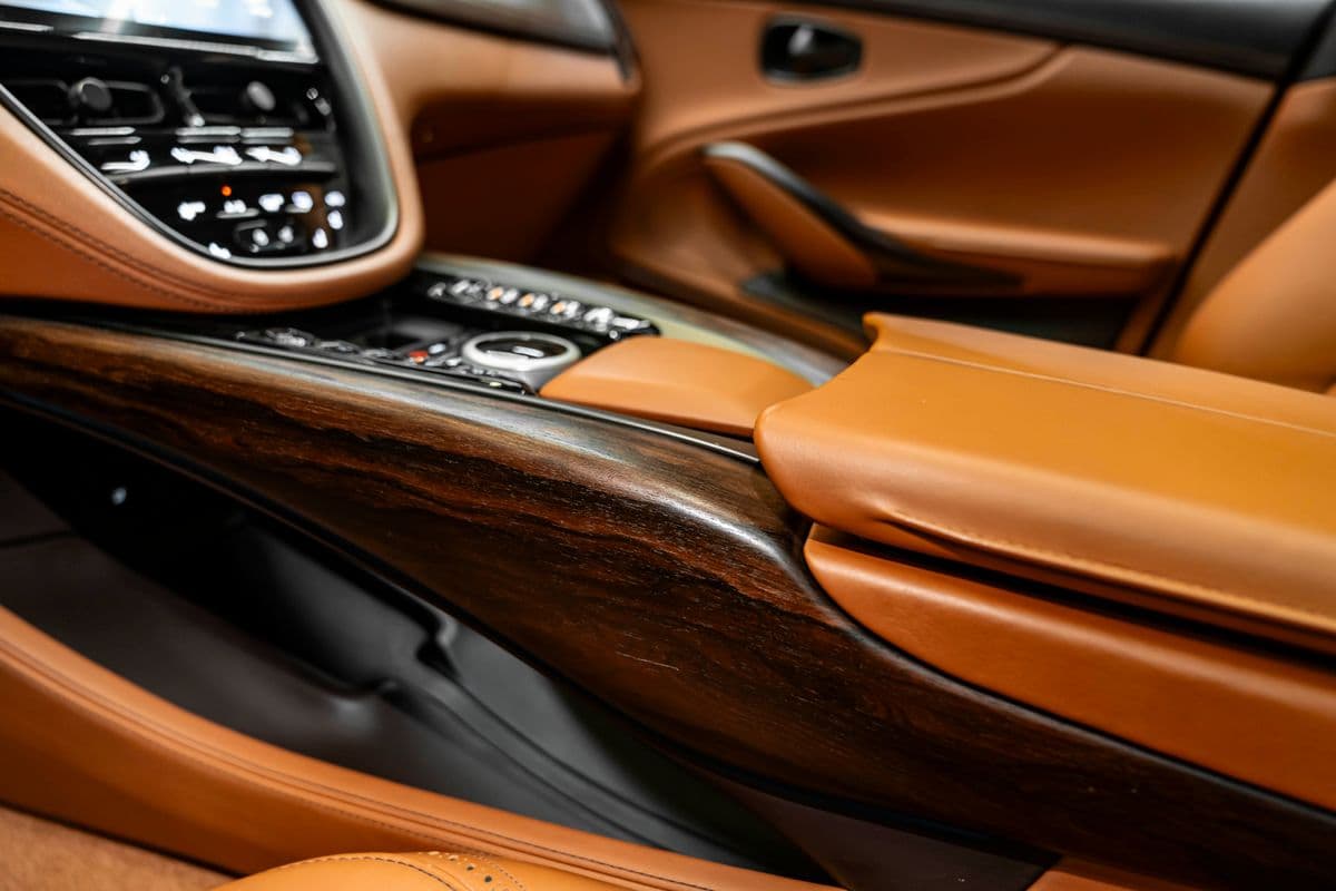 2020 Aston Martin Ostatní - 16