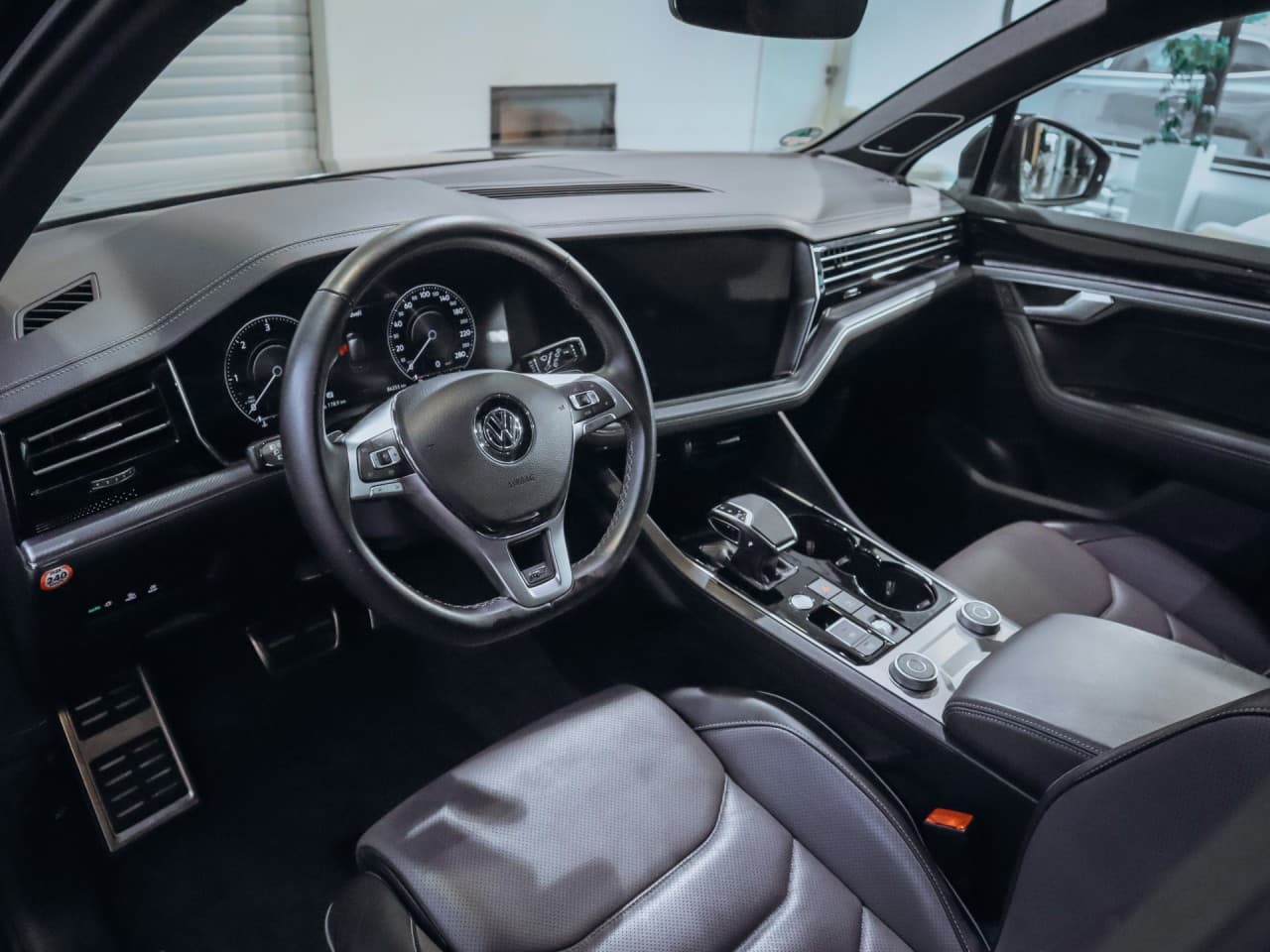 2020 Volkswagen Touareg - 10