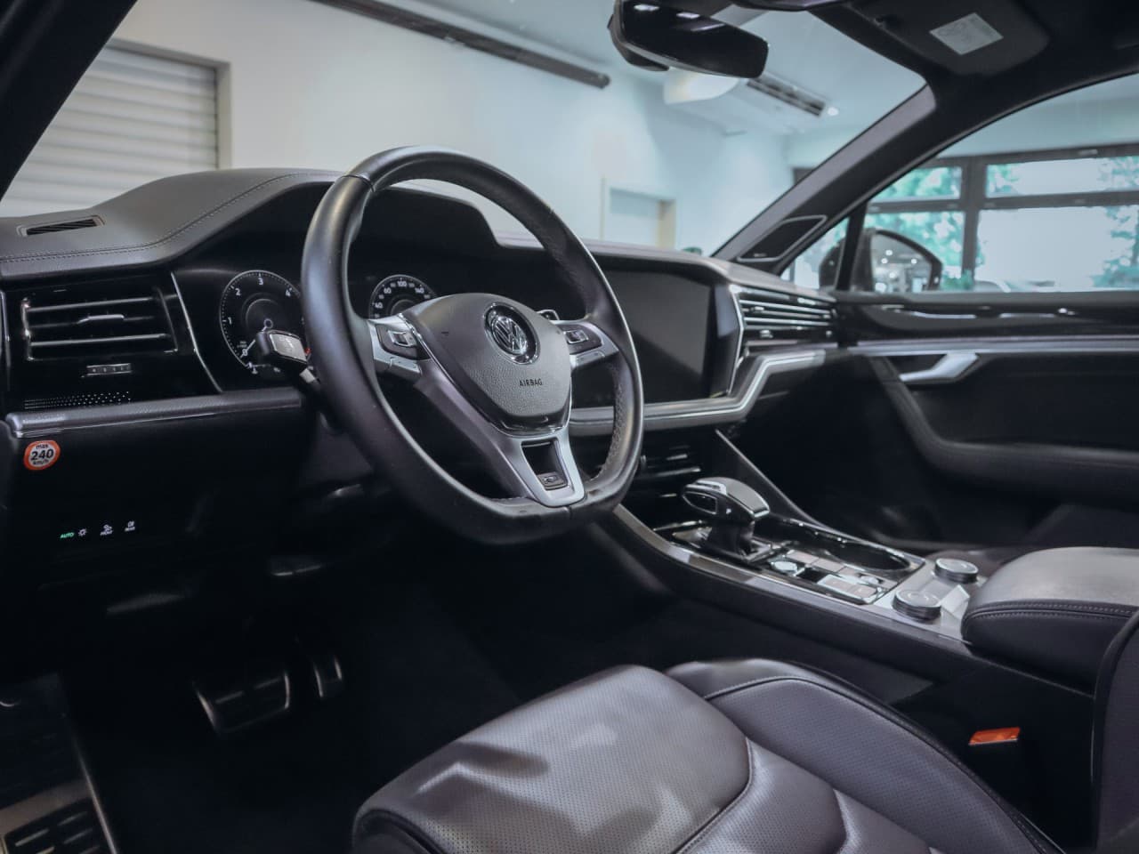 2020 Volkswagen Touareg - 11