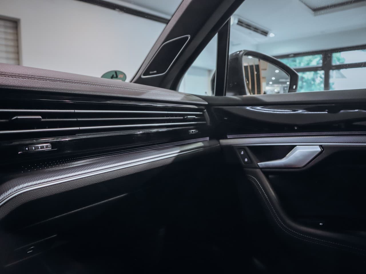 2020 Volkswagen Touareg - 12