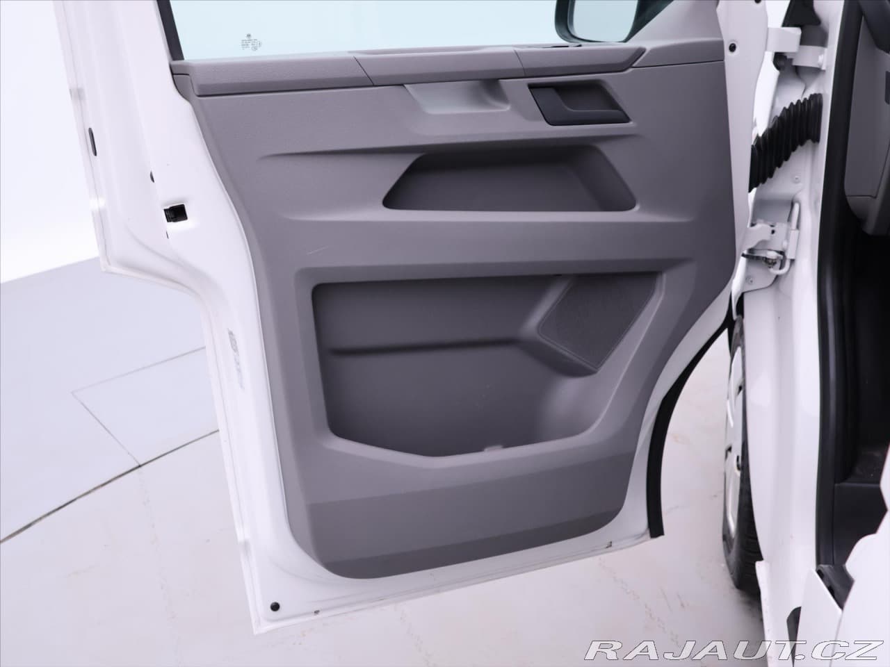 2020 Volkswagen Transporter - 11