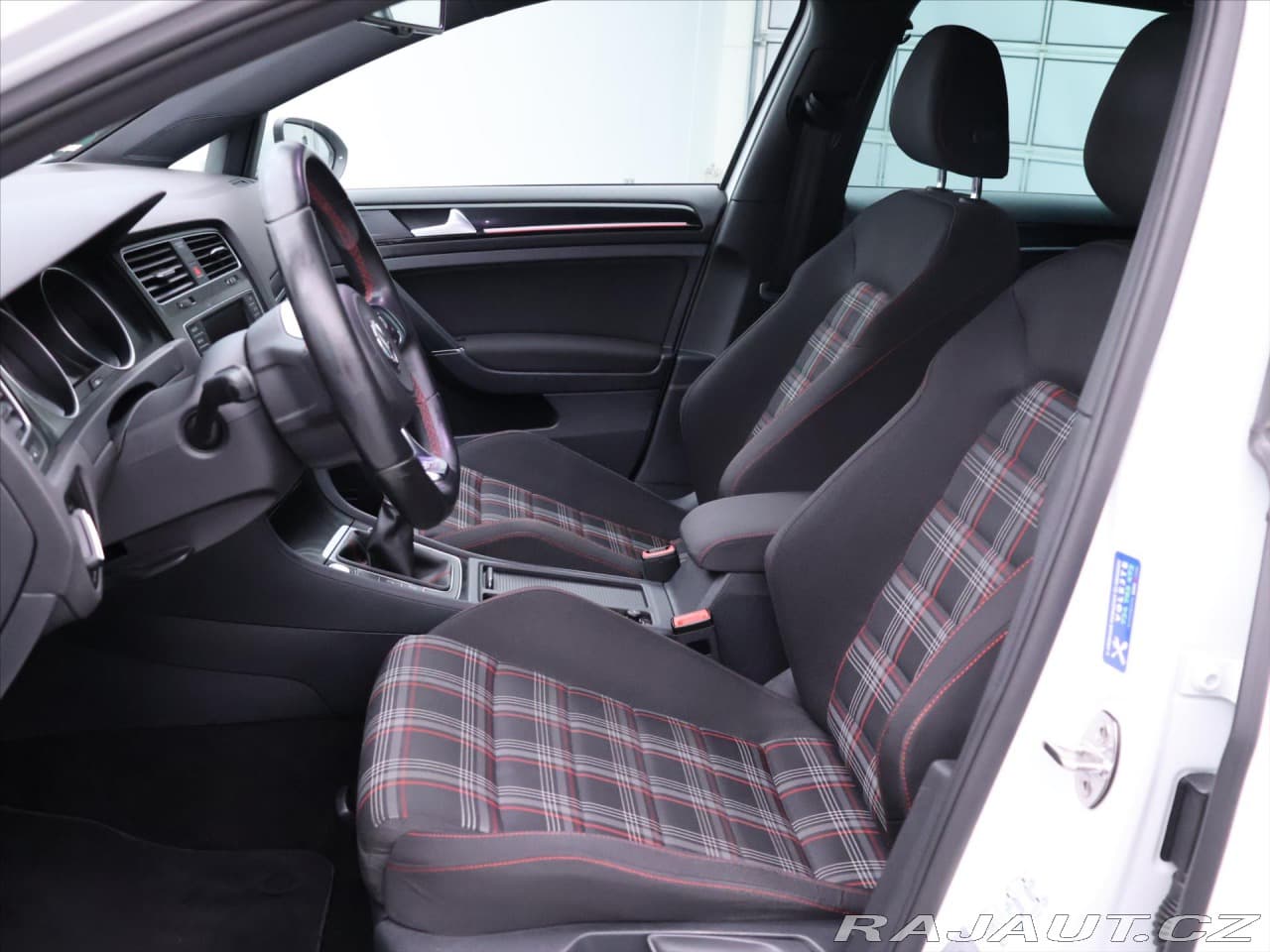 2015 Volkswagen Golf - 11