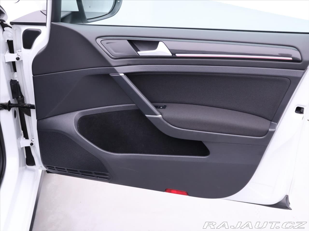 2015 Volkswagen Golf - 12