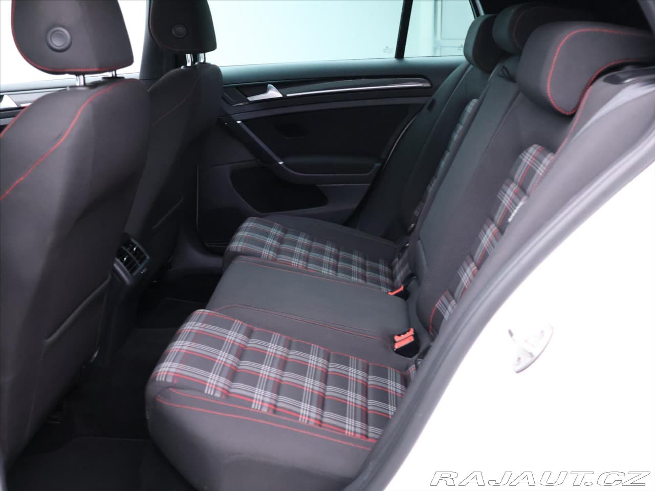 2015 Volkswagen Golf - 15