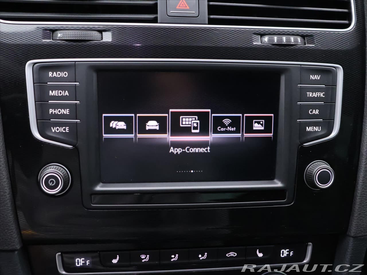 2015 Volkswagen Golf - 18