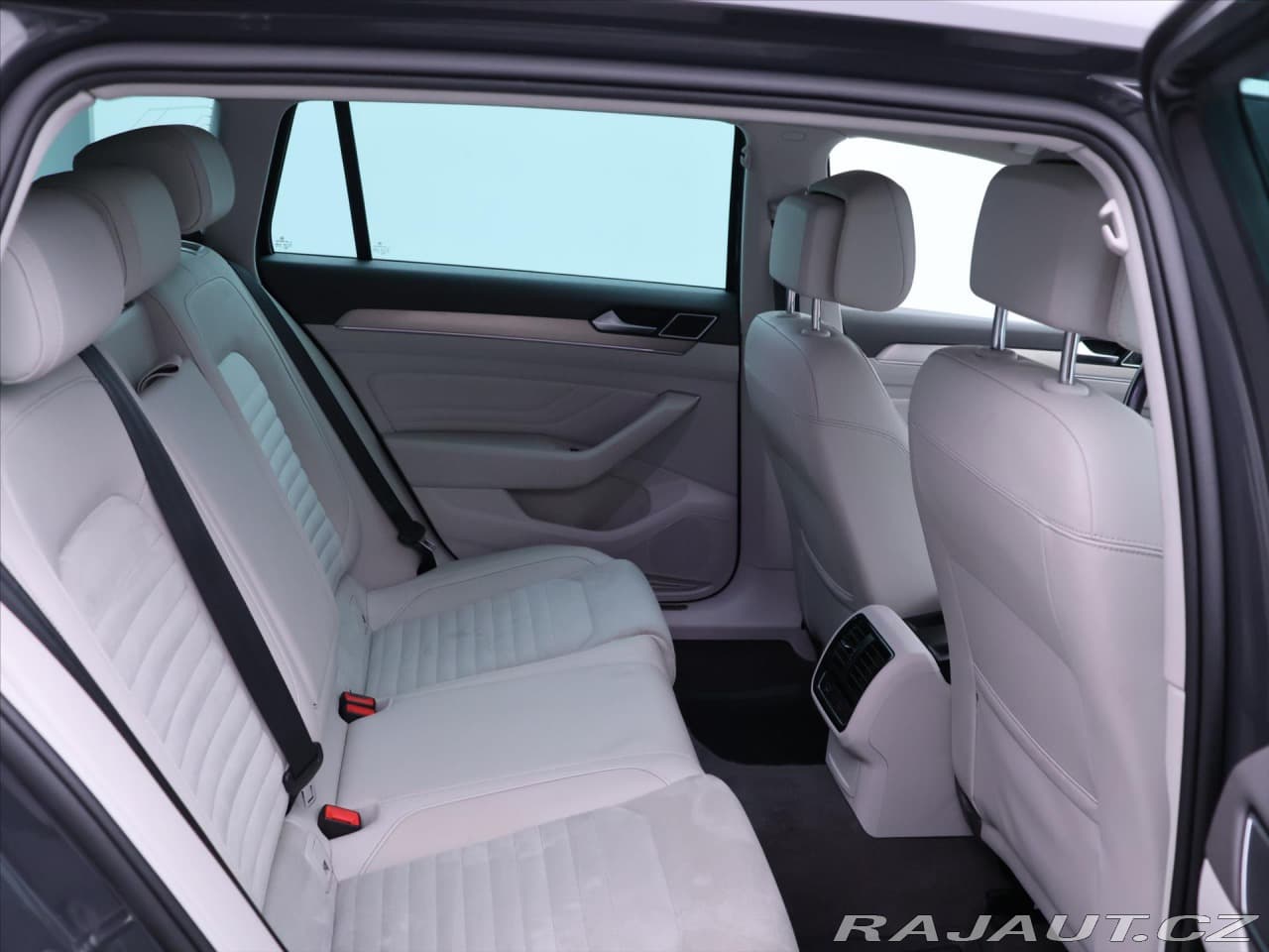 2020 Volkswagen Passat - 13