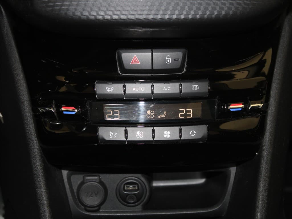 2018 Peugeot 208 - 15