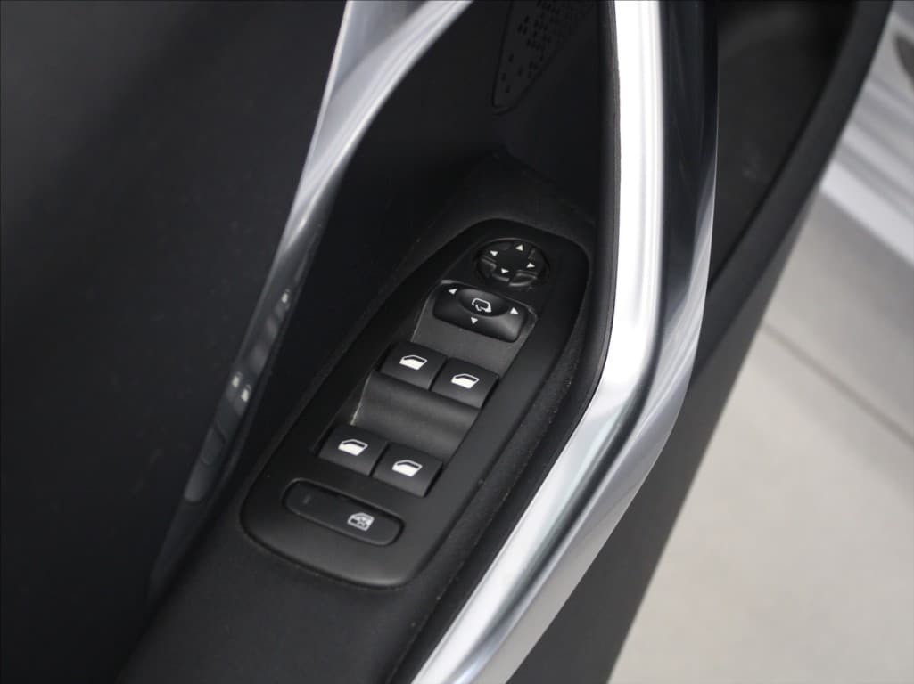 2018 Peugeot 208 - 17