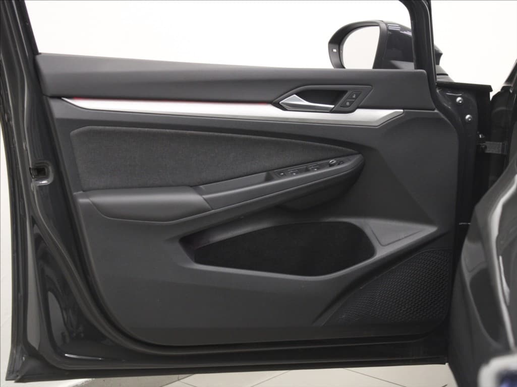 2023 Volkswagen Golf - 17