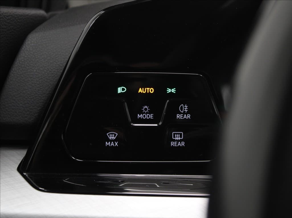 2023 Volkswagen Golf - 19