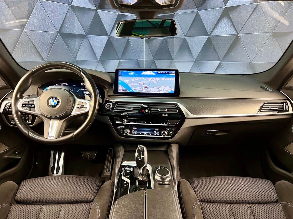 2021 BMW 5-Series - 10