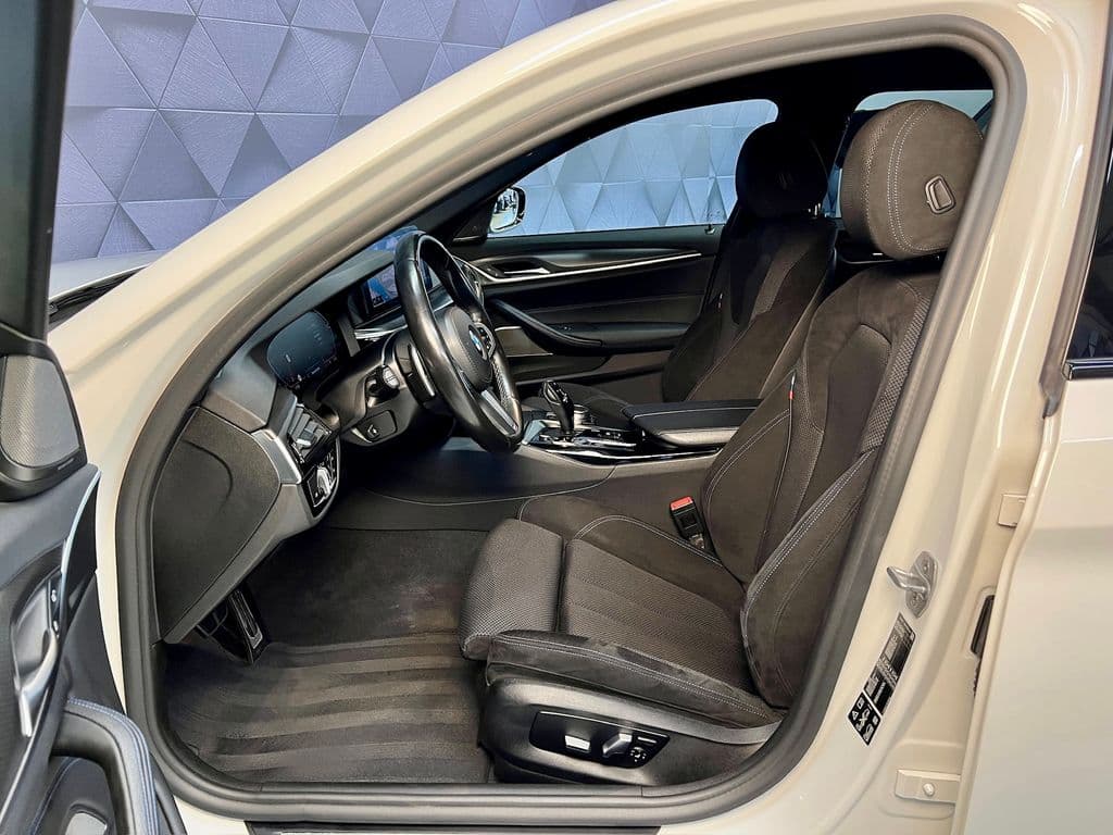 2021 BMW 5-Series - 11