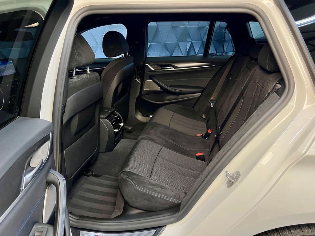 2021 BMW 5-Series - 12