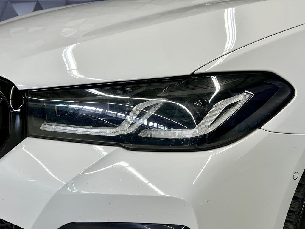 2021 BMW 5-Series - 8