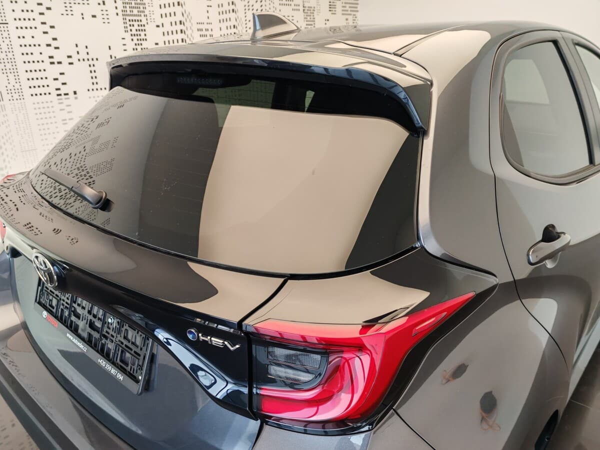 2024 Toyota Yaris - 8