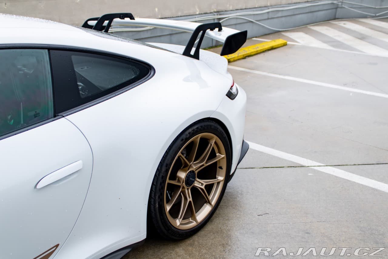 2024 Porsche 911 - 8