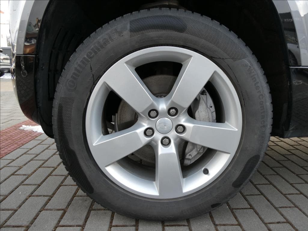 2022 Land Rover Defender - 10