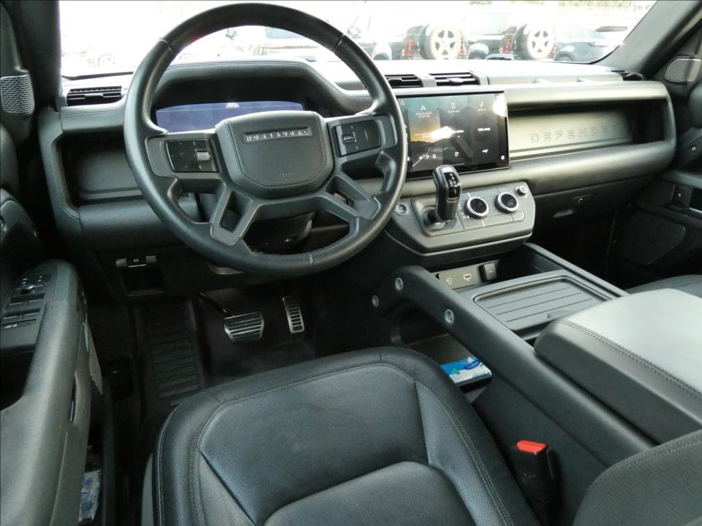 2022 Land Rover Defender - 11