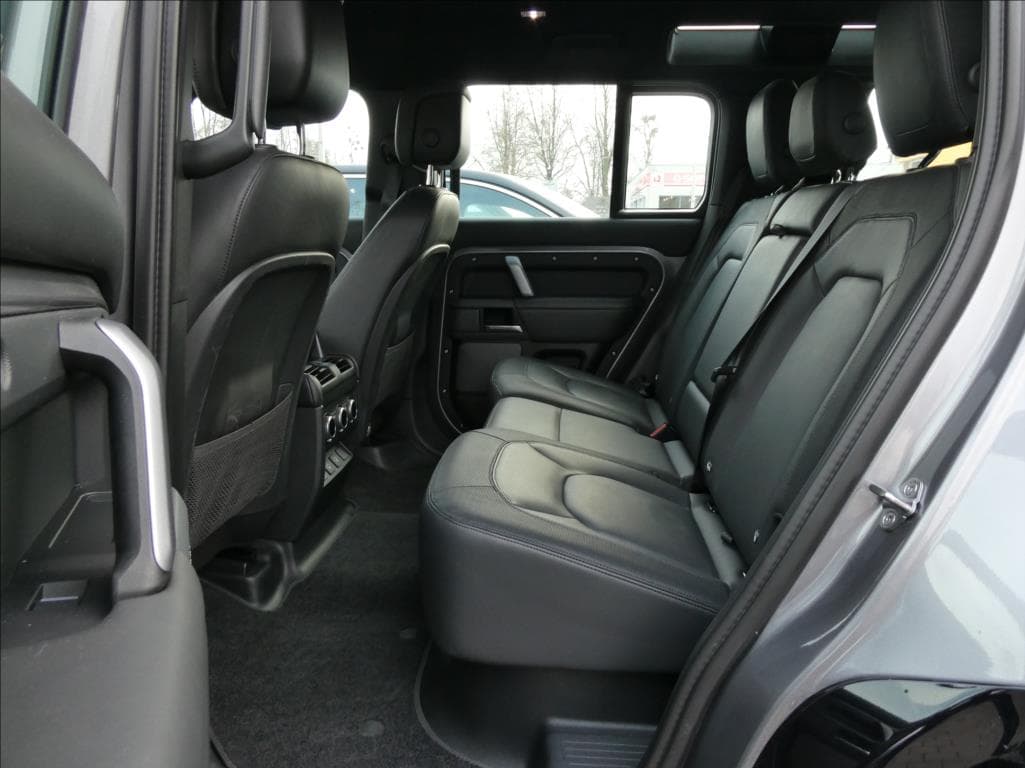 2022 Land Rover Defender - 17