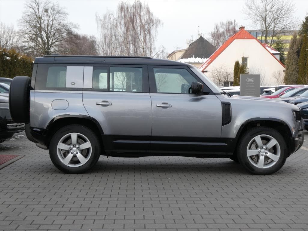 2022 Land Rover Defender - 6