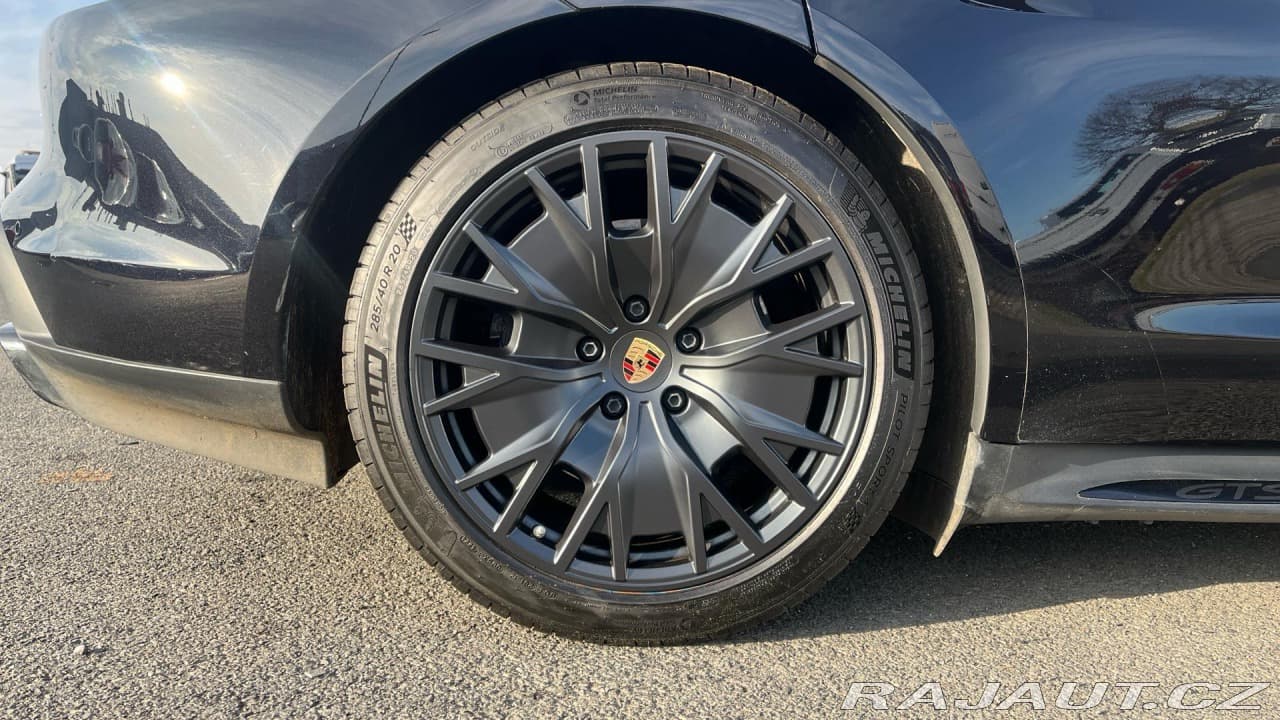 2023 Porsche Taycan - 11