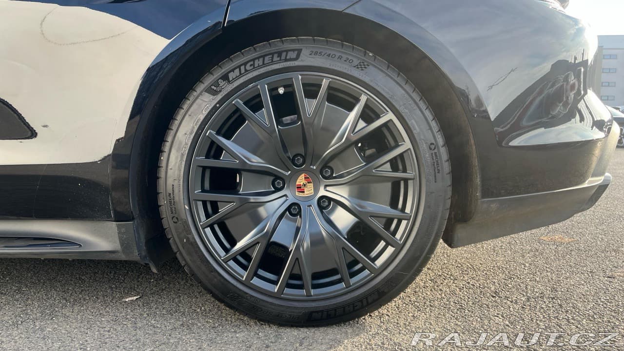 2023 Porsche Taycan - 12