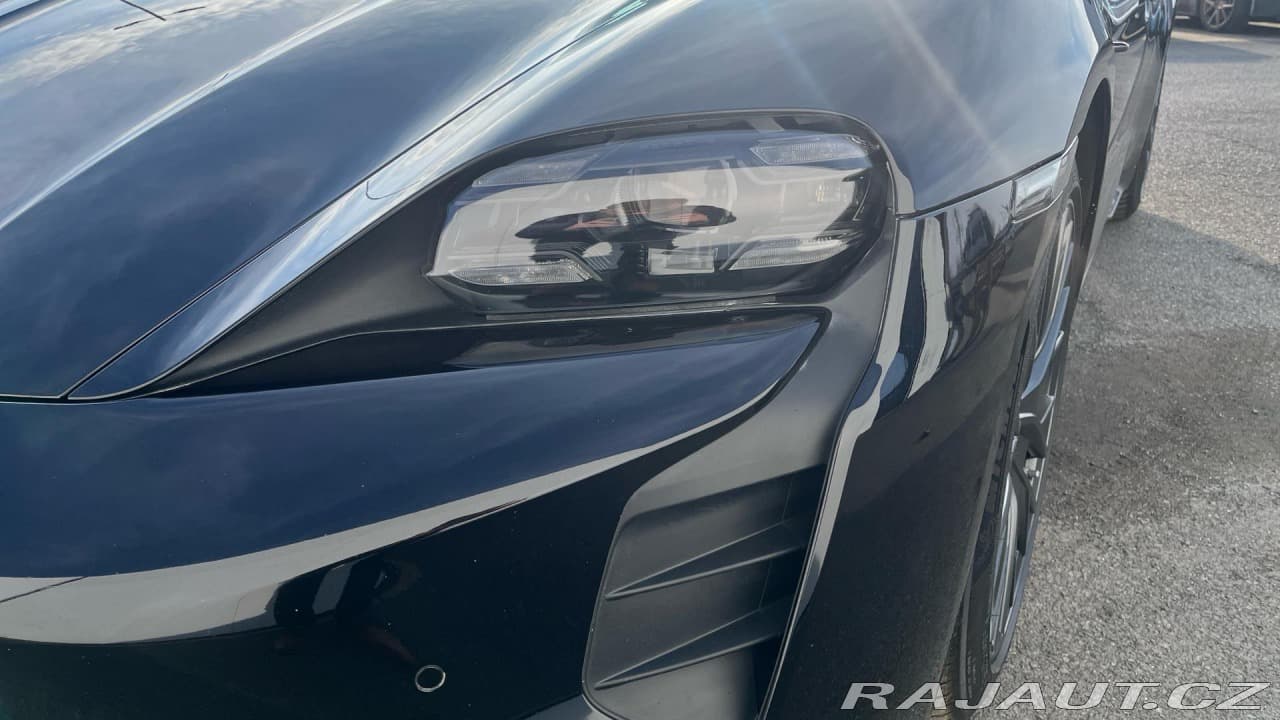 2023 Porsche Taycan - 13