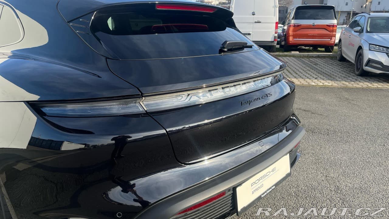 2023 Porsche Taycan - 14