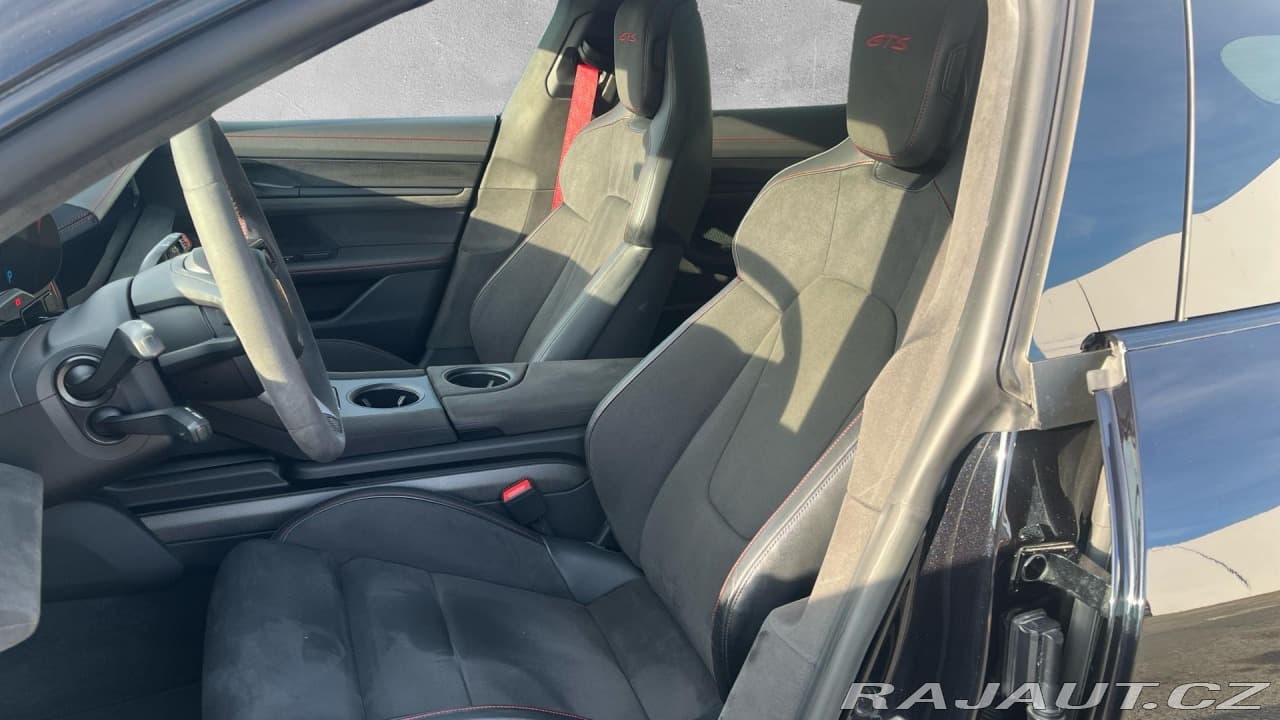 2023 Porsche Taycan - 16