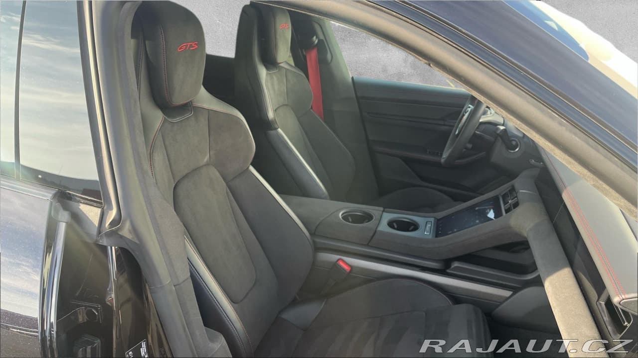 2023 Porsche Taycan - 17