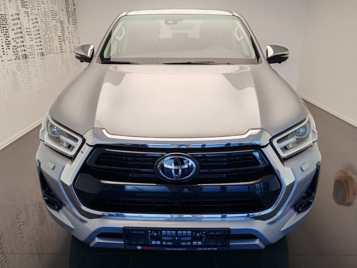 2025 Toyota Hilux - 2