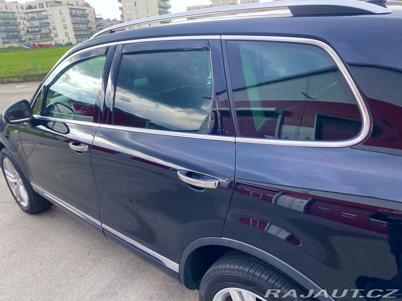 2013 Volkswagen Touareg - 18