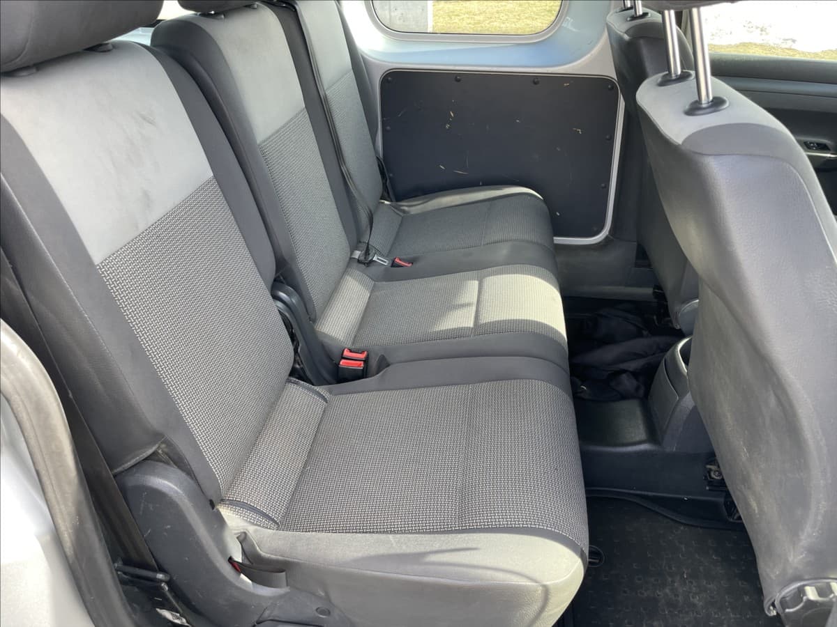 2011 Volkswagen Caddy - 10