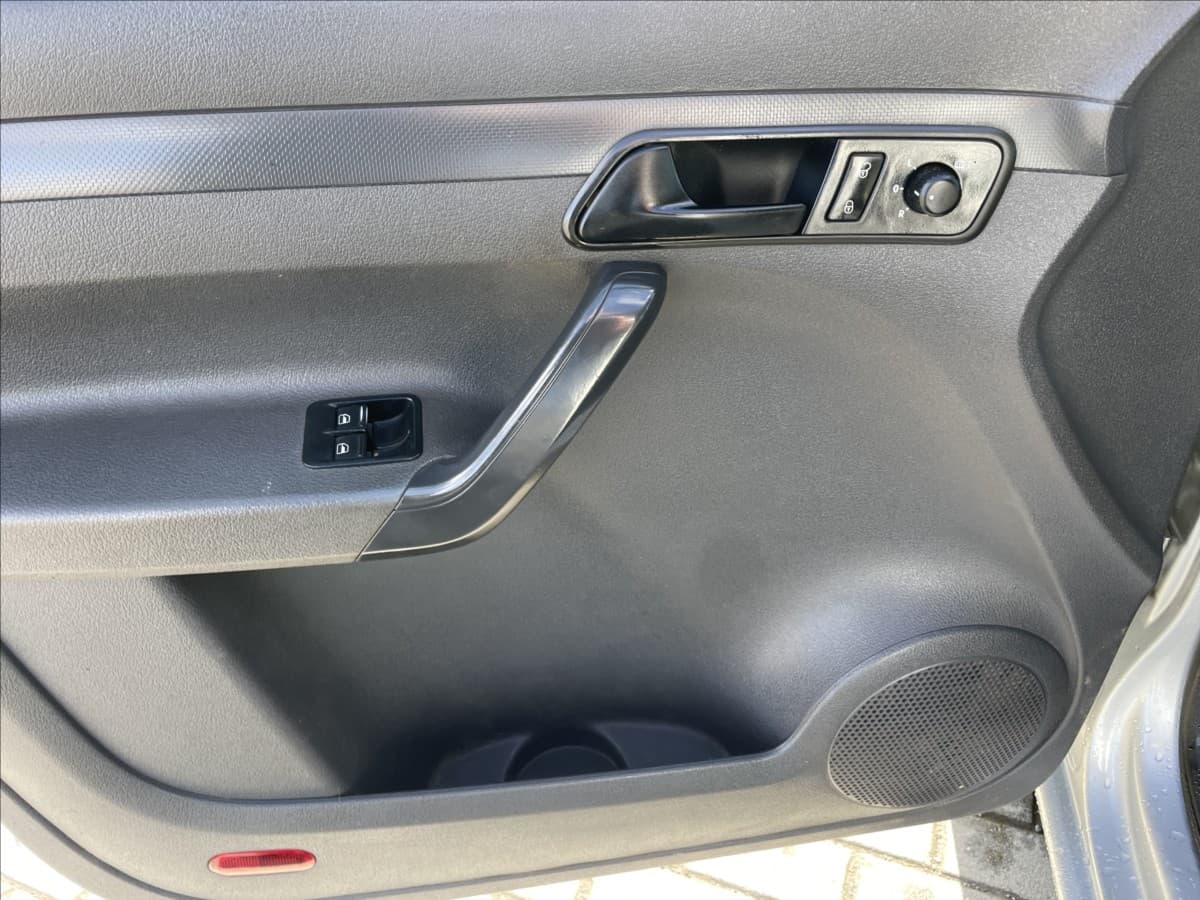 2011 Volkswagen Caddy - 17