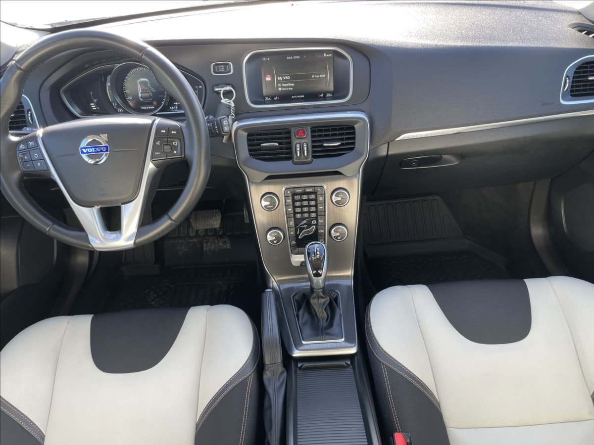 2015 Volvo V40 - 12