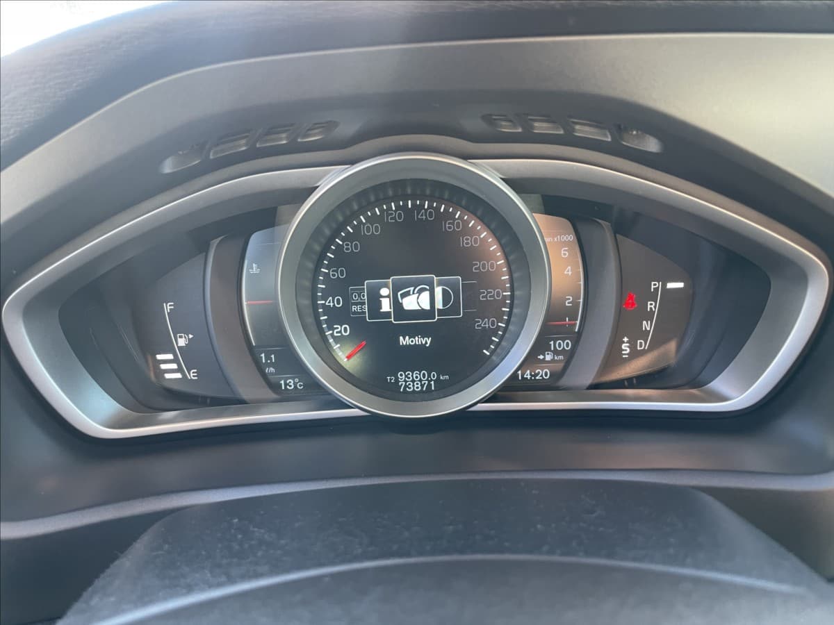 2015 Volvo V40 - 15