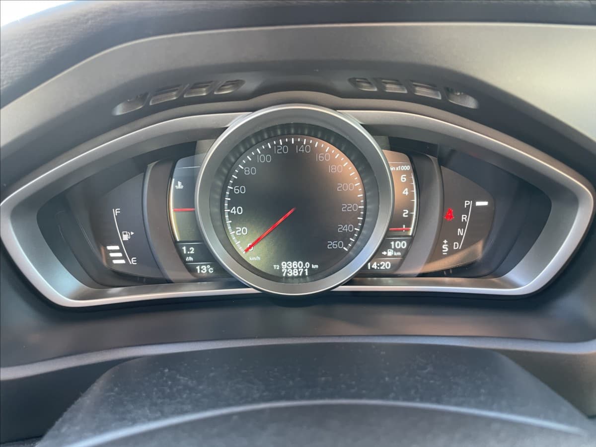 2015 Volvo V40 - 16