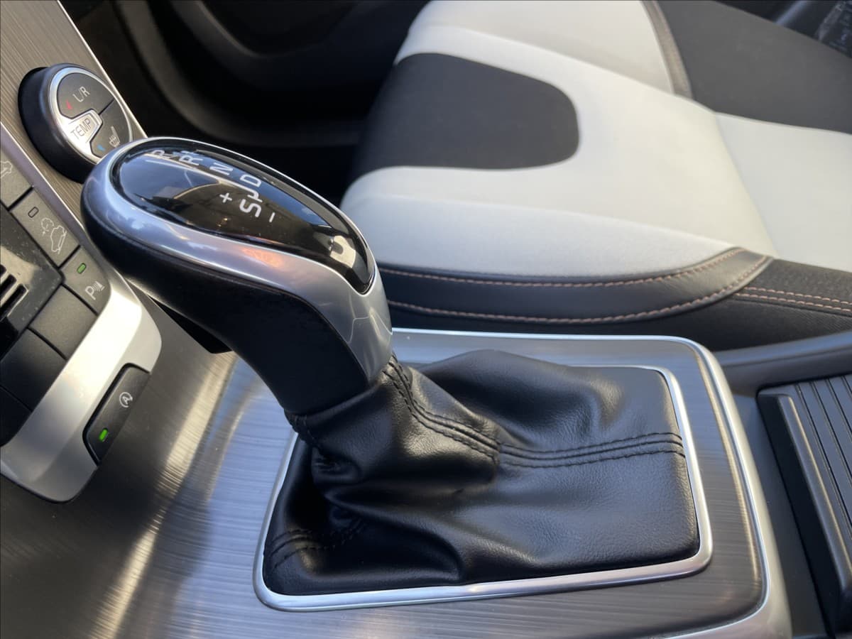 2015 Volvo V40 - 20