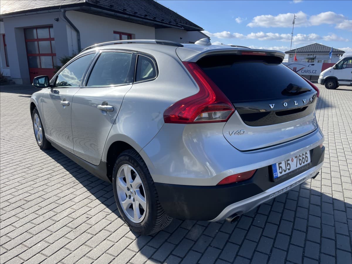 2015 Volvo V40 - 3