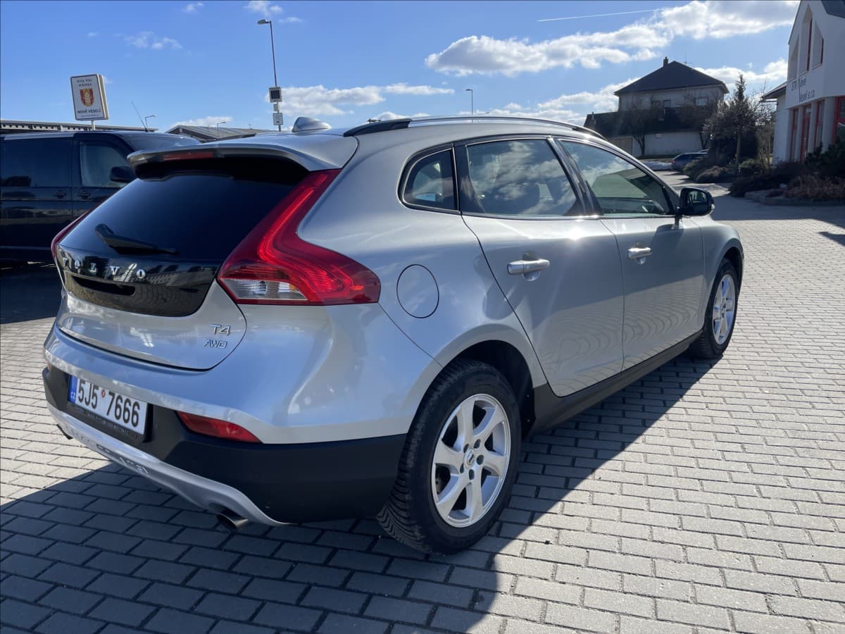 2015 Volvo V40 - 4