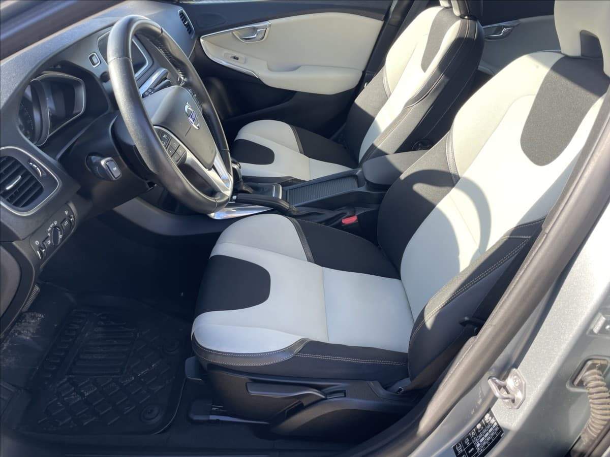 2015 Volvo V40 - 7