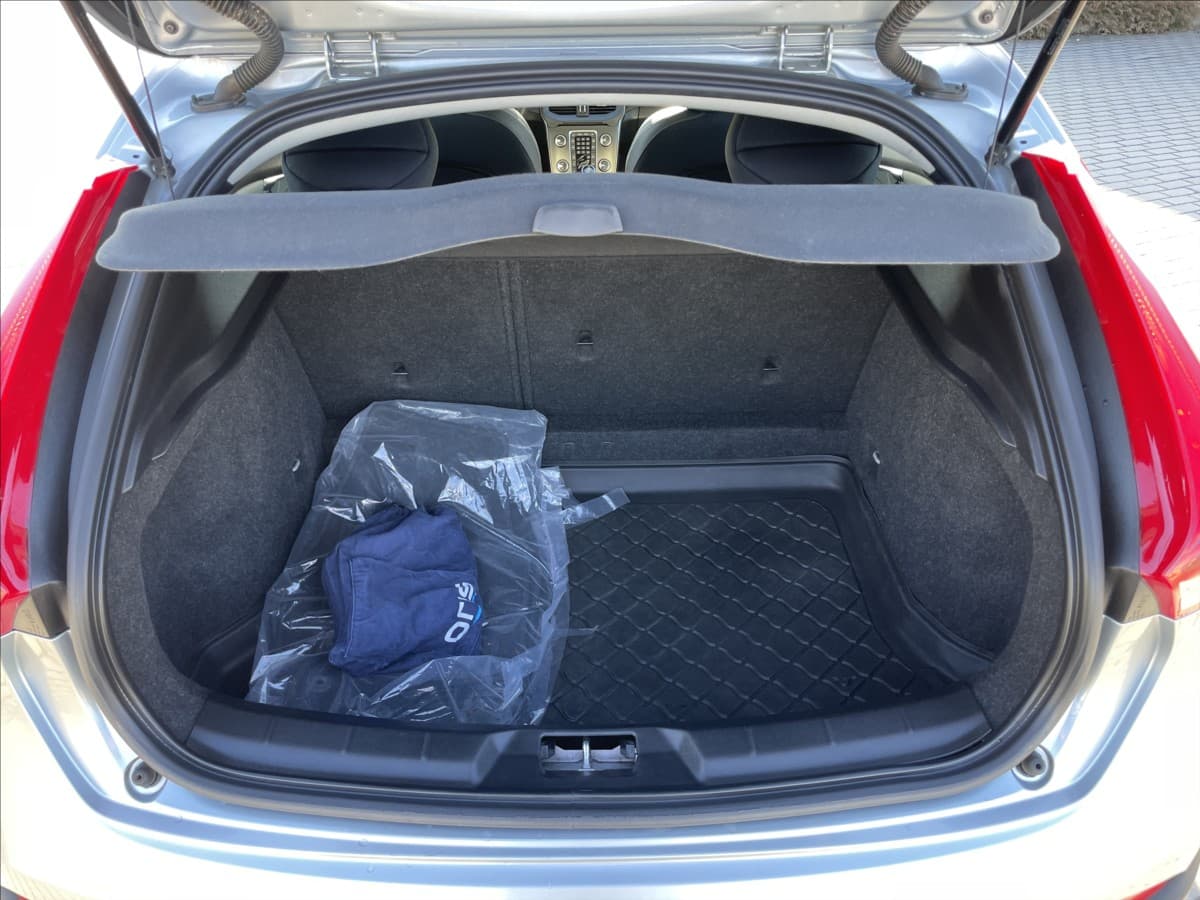2015 Volvo V40 - 9