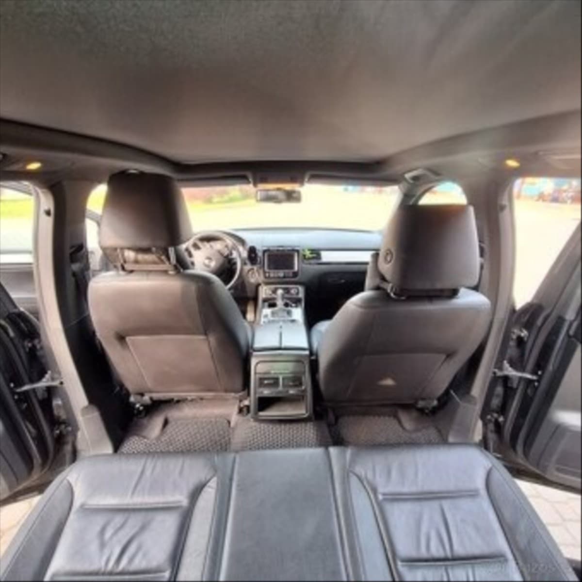 2013 Volkswagen Touareg - 10